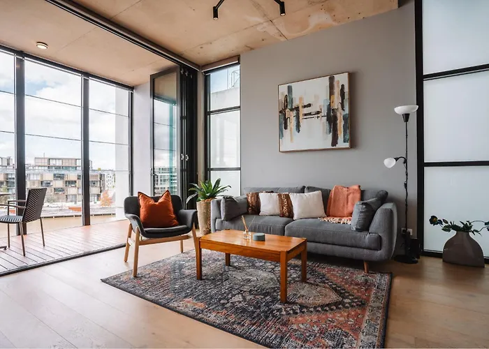 Stunning 1-Bed Above Foreshore With Water Views