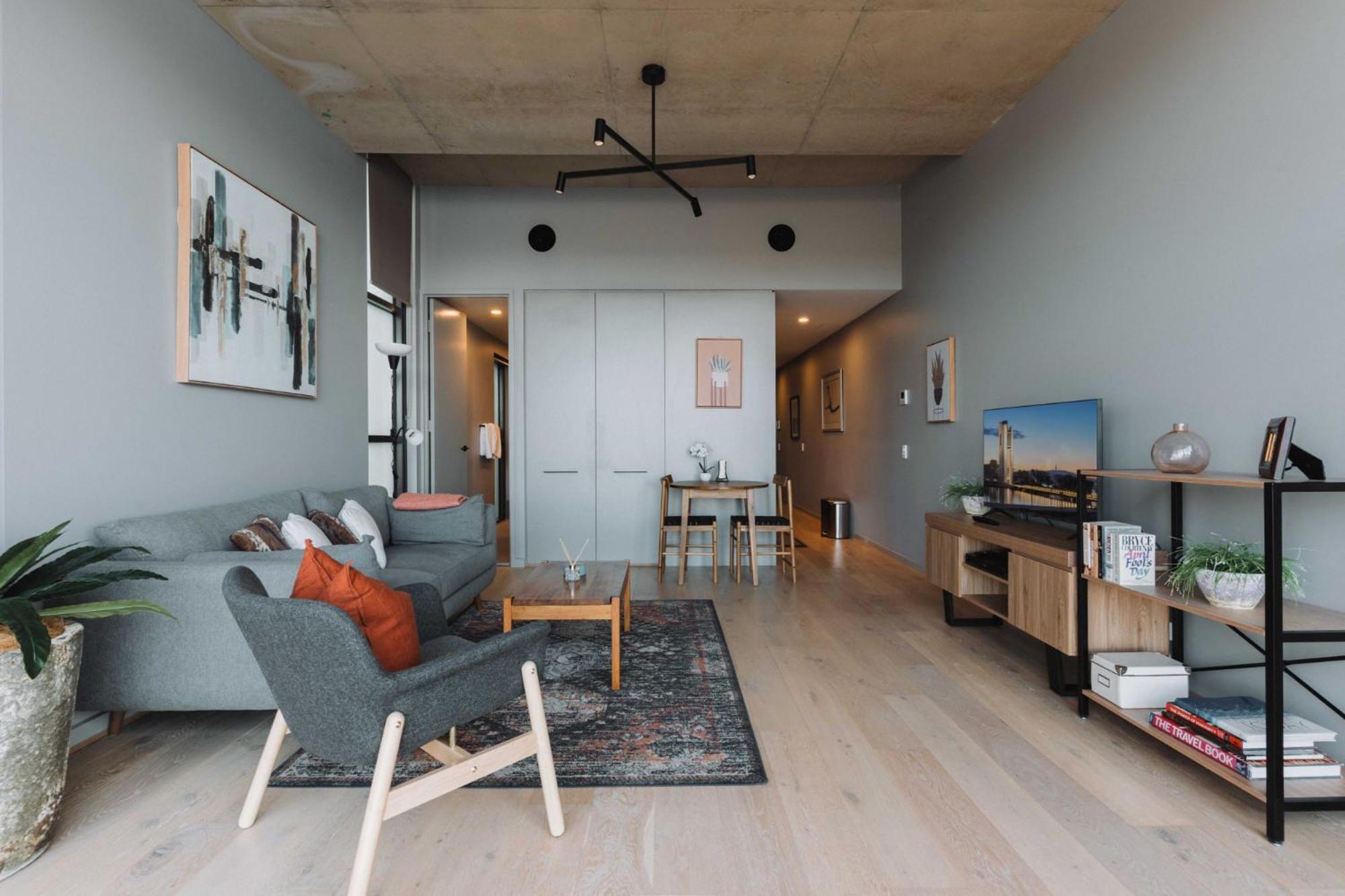 Apartment Stunning 1-bed Above Foreshore With Water Views *