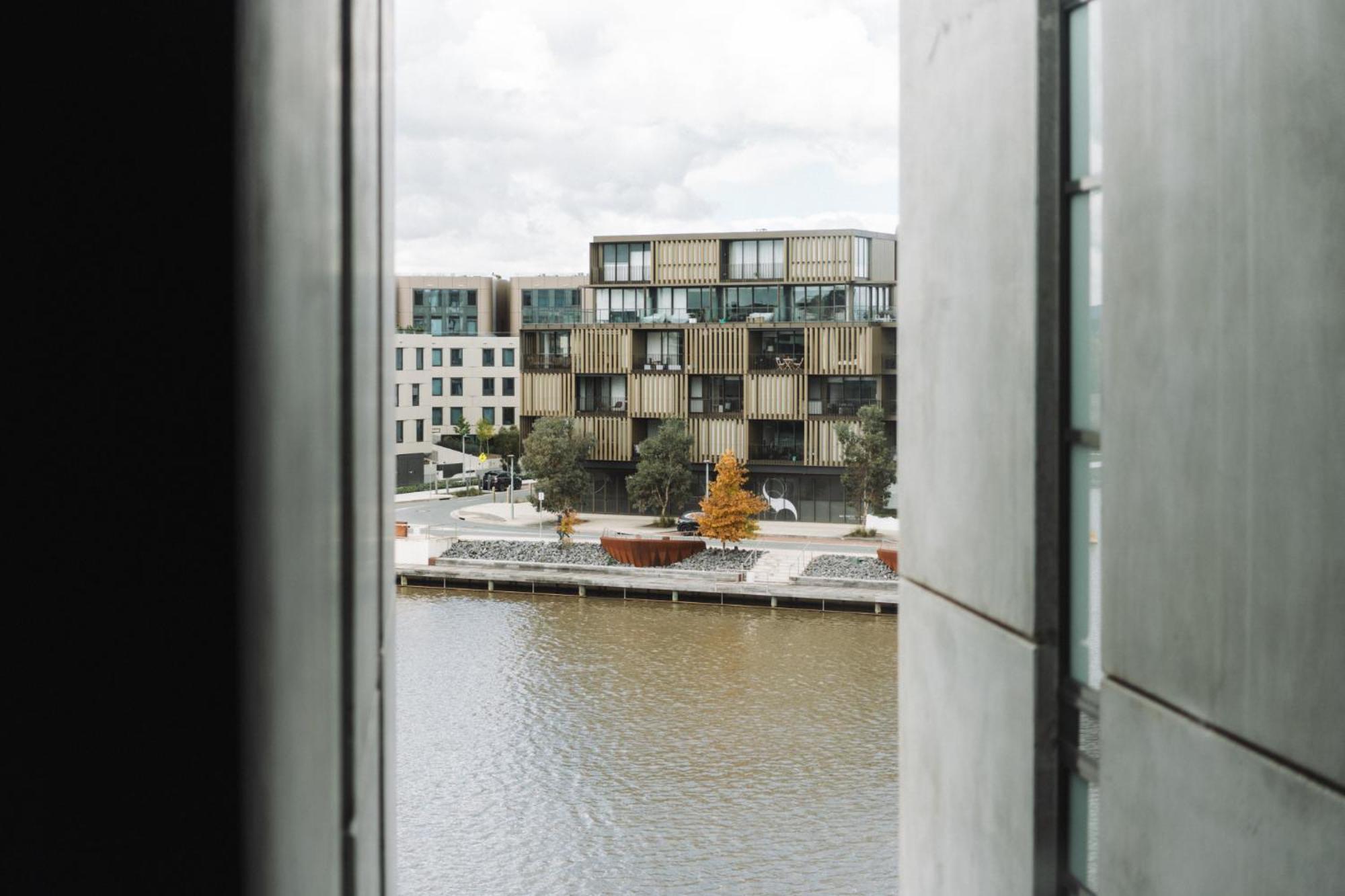 Stunning 1-bed Above Foreshore With Water Views